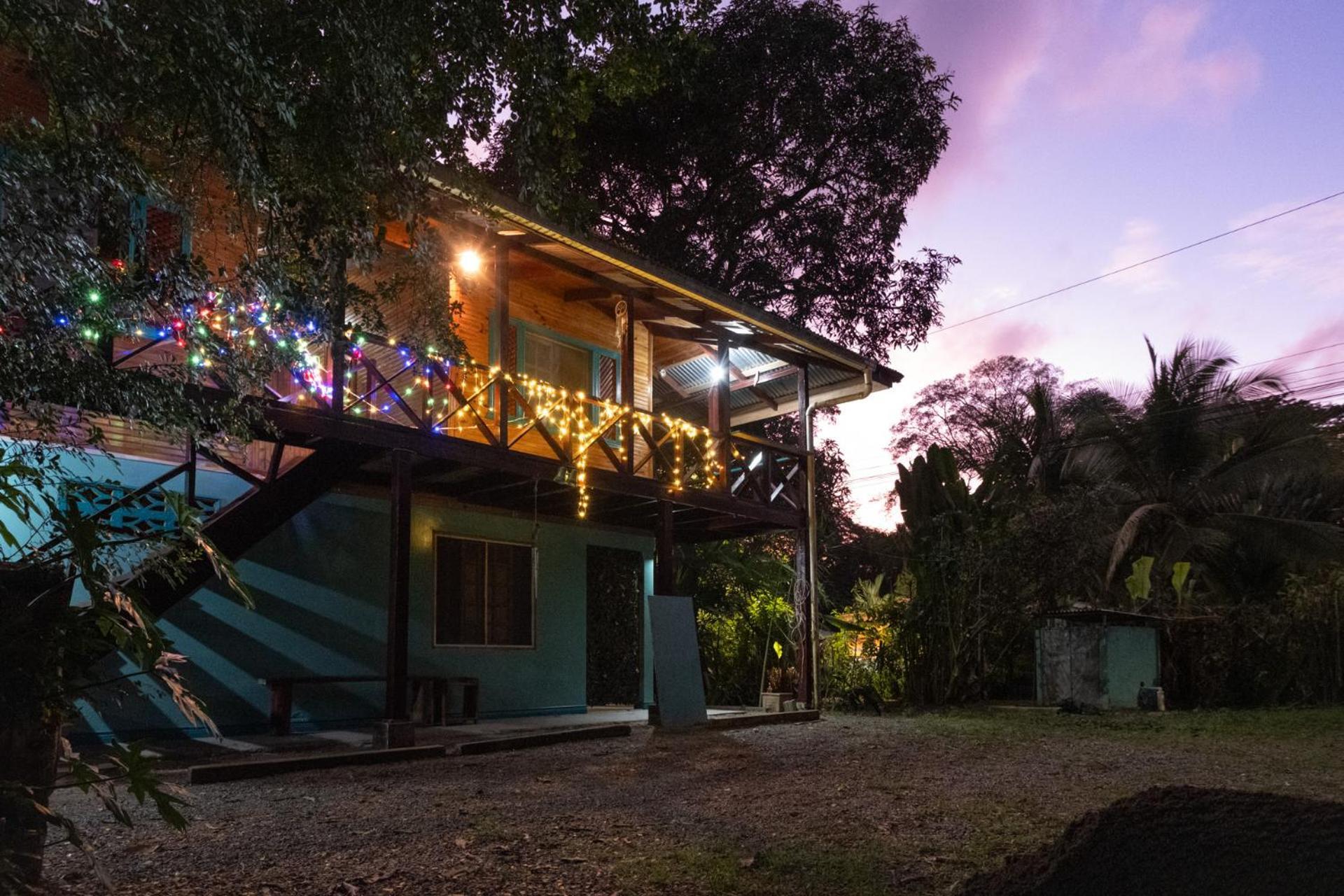 Casa Aldirica Hotel Cahuita Eksteriør billede