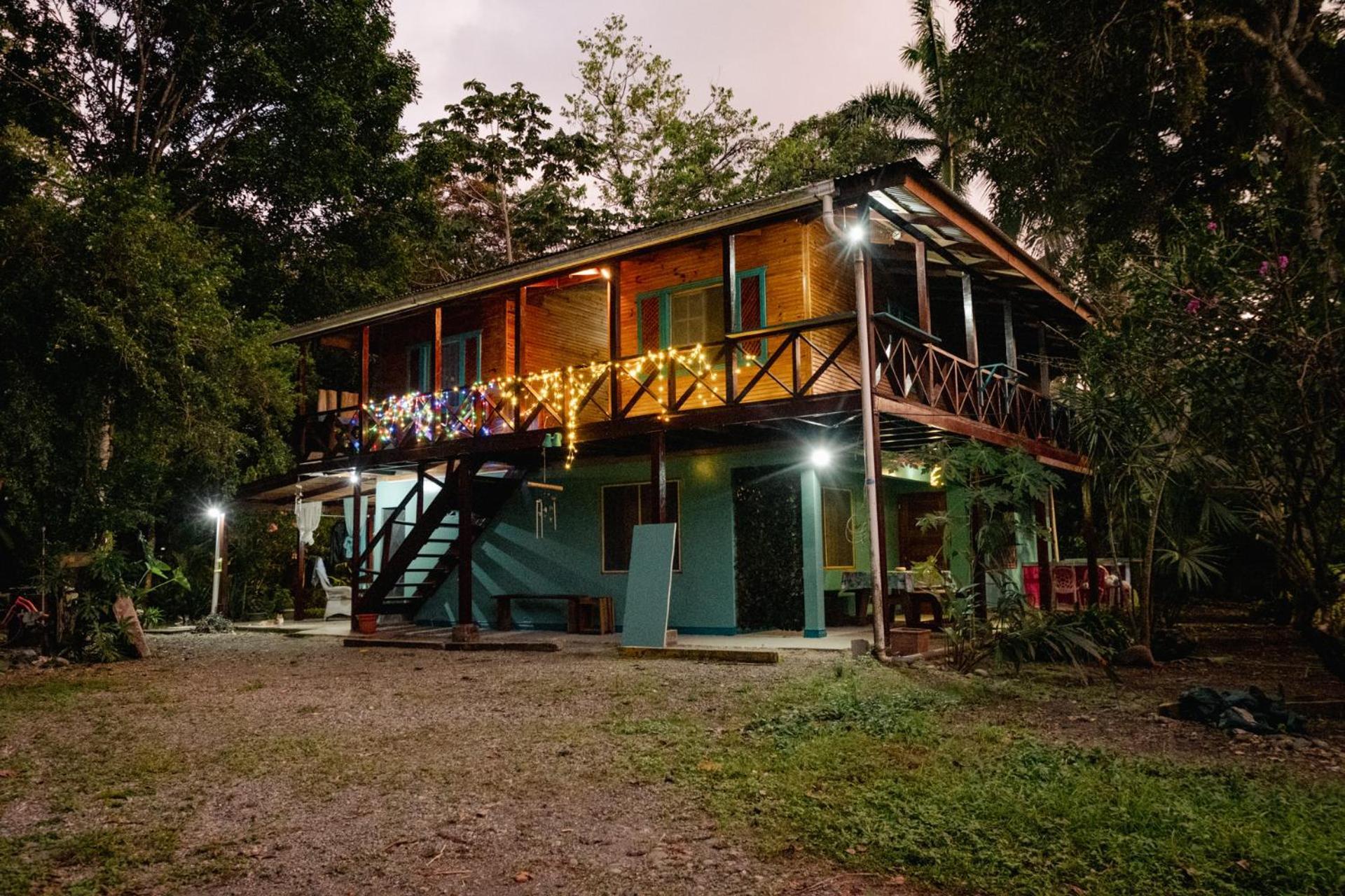 Casa Aldirica Hotel Cahuita Eksteriør billede