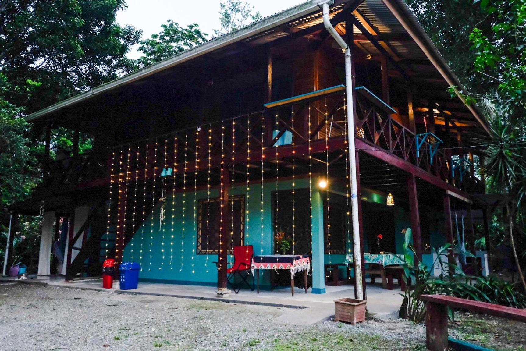 Casa Aldirica Hotel Cahuita Eksteriør billede